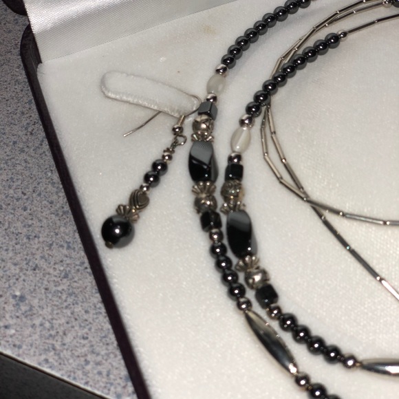 Hematite necklace and earring set - Picture 5 of 7